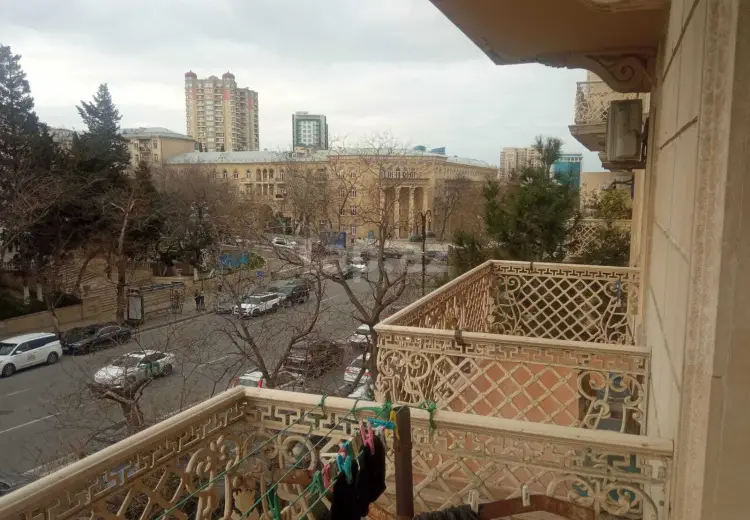 4 otaqlı mənzil , Bakı