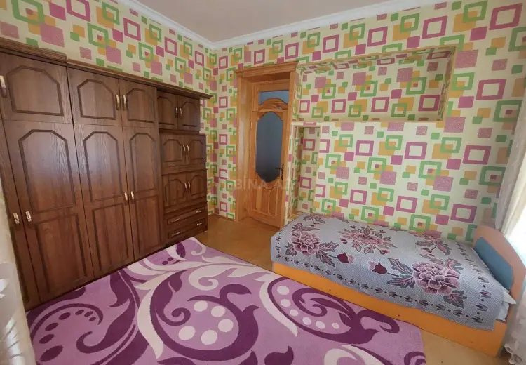 10 otaqlı mənzil Satılır, Quba