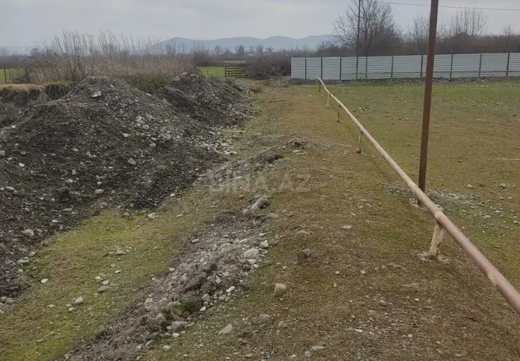12 sot Torpaq Satılır, Qəbələ