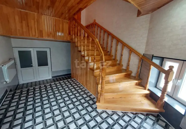 10 otaqlı mənzil , Quba