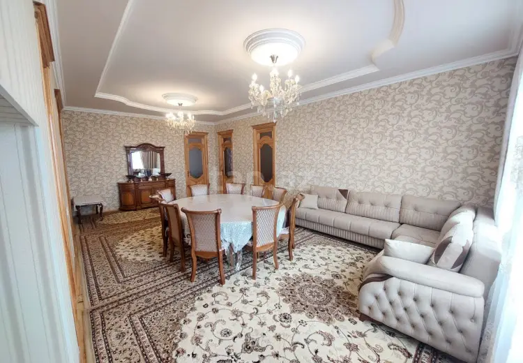 10 otaqlı mənzil , Quba