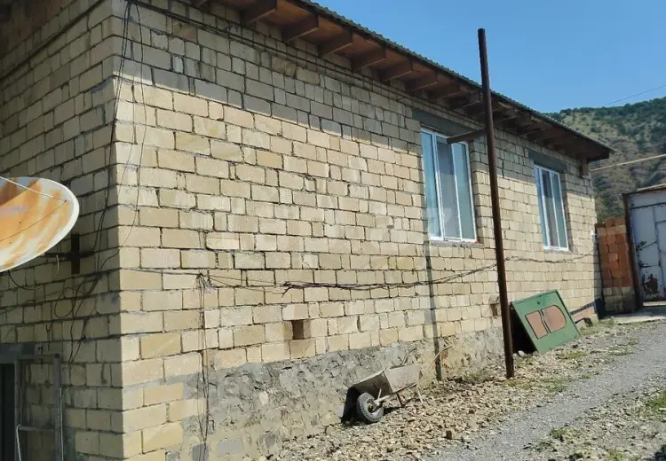 4 otaqlı mənzil , Şəki
