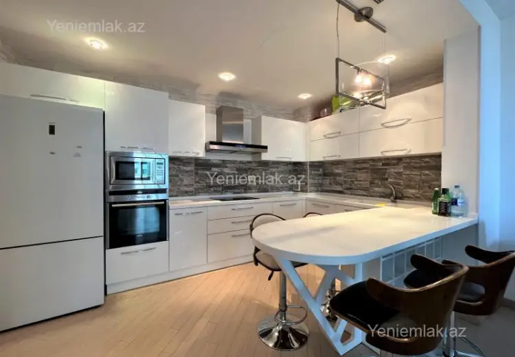 3 500 AZN - 3 otaqlı mənzil Kirayə (aylıq), Səbail, Bakı