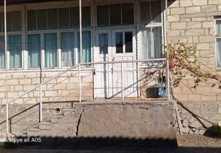 55 000 AZN - 5 otaqlı mənzil , Şəmkir