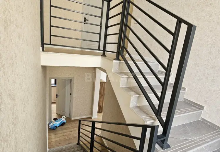 8 otaqlı mənzil Satılır, Səbail, Bakı