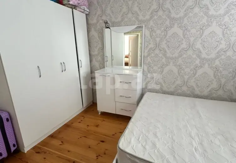 550 AZN - 4 otaqlı mənzil Kirayə (aylıq), Bakı
