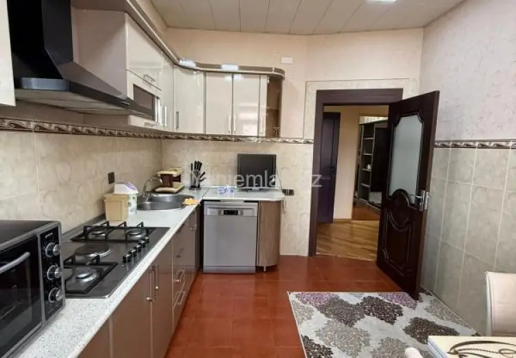 1 200 AZN - 3 otaqlı mənzil Kirayə (aylıq), Yasamal qəs., Nizami, Bakı