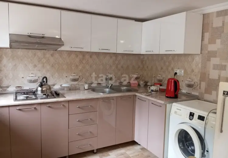 300 AZN - 3 otaqlı mənzil Kirayə (aylıq), Şəki