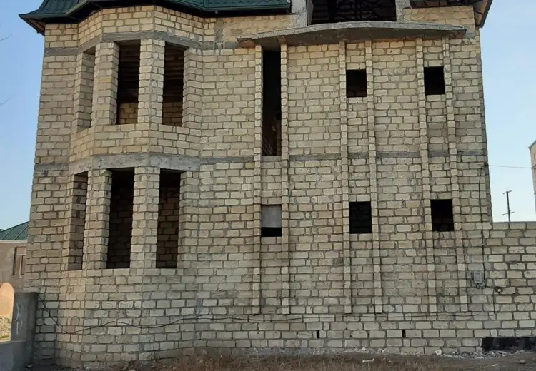 135 000 AZN - 9 otaqlı mənzil Satılır, Gəncə