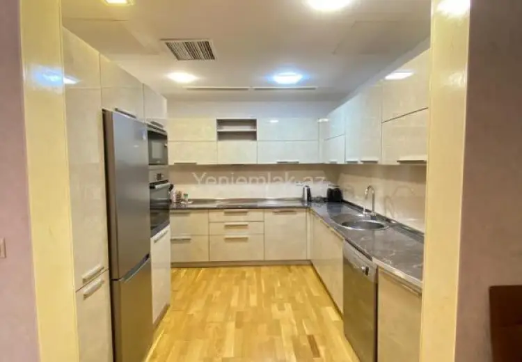 2 200 AZN - 3 otaqlı mənzil Kirayə (aylıq), Səbail, Bakı