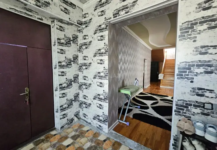 145 000 AZN - 5 otaqlı mənzil Satılır, 28 may qəs., Yevlax