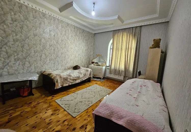 145 000 AZN - 5 otaqlı mənzil Satılır, 28 may qəs., Yevlax