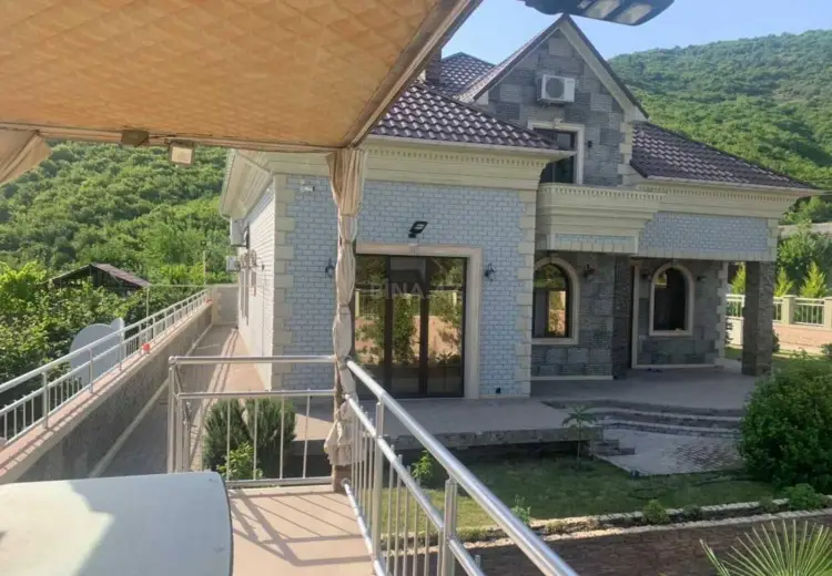 490 000 AZN - 5 otaqlı mənzil Satılır, Oğuz