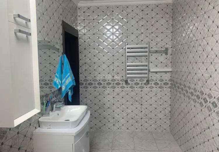 490 000 AZN - 5 otaqlı mənzil Satılır, Oğuz