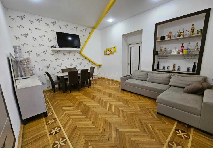 105 000 AZN - 4 otaqlı mənzil Satılır, Gəncə
