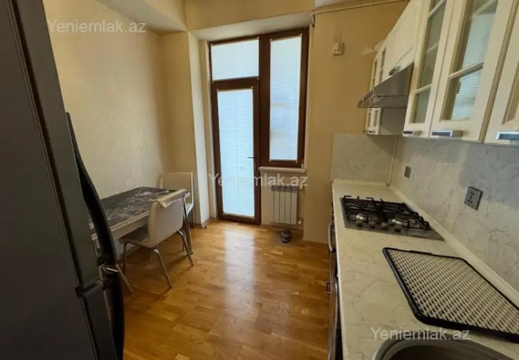 950 AZN - 3 otaqlı mənzil Kirayə (aylıq), Nizami, Bakı