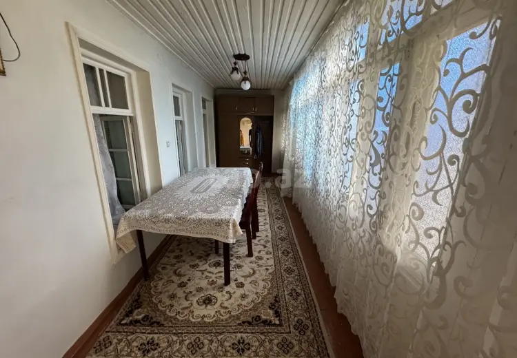 300 AZN - 7 otaqlı mənzil Kirayə (aylıq), Şəki