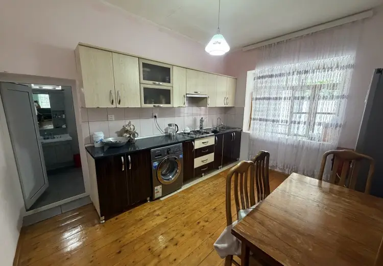 95 000 AZN - 9 otaqlı mənzil Satılır, Şəki