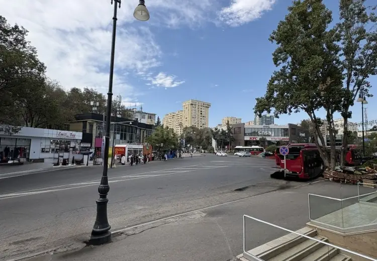 600 AZN - 3 otaqlı mənzil Kirayə (aylıq), 3-cü mikrorayon, Abşeron