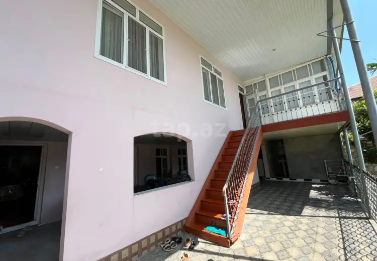 83 000 AZN - 6 otaqlı mənzil , Şəki