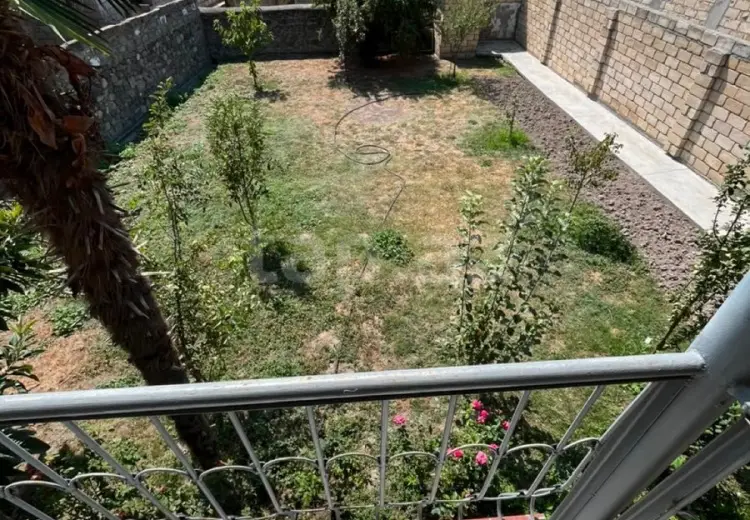 83 000 AZN - 6 otaqlı mənzil , Şəki