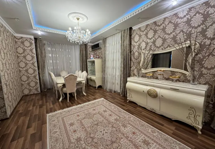 500 000 AZN - 8 otaqlı mənzil Satılır, Laçın