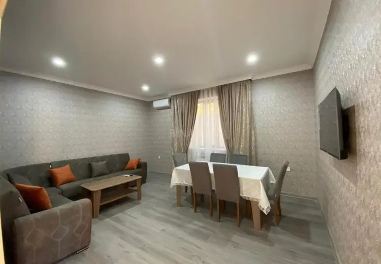 700 AZN - 5 otaqlı mənzil Kirayə (aylıq), Qəbələ