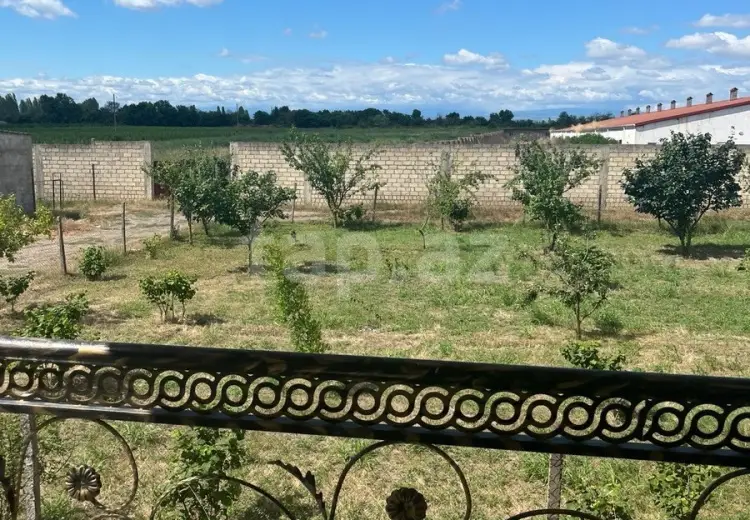 96 000 AZN - 8 otaqlı mənzil , Xaçmaz