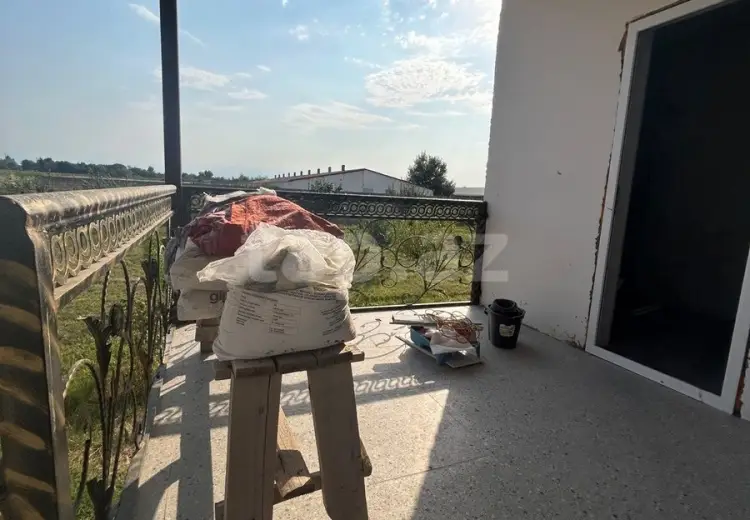 96 000 AZN - 8 otaqlı mənzil , Xaçmaz
