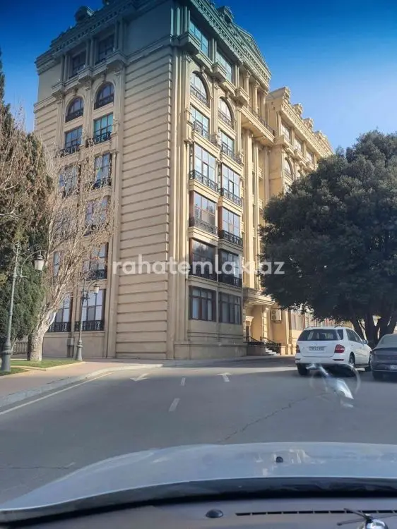 1 700 000 AZN - 4 otaqlı mənzil Satılır, Səbail, Bakı
