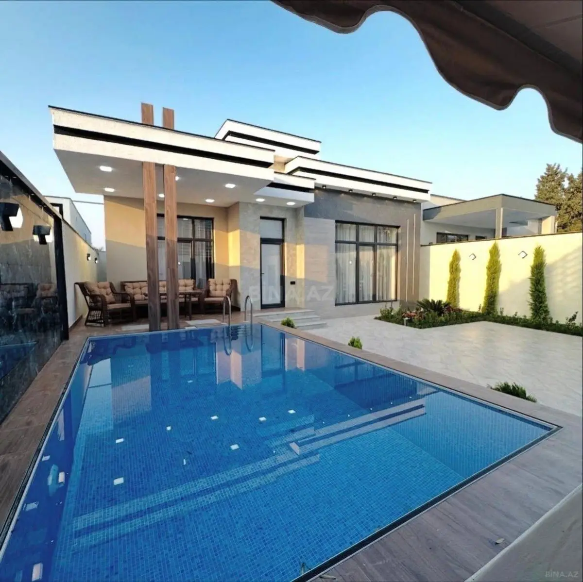 250 AZN - 4 otaqlı mənzil Kirayə (günlük), Mərdəkan, Xəzər, Bakı