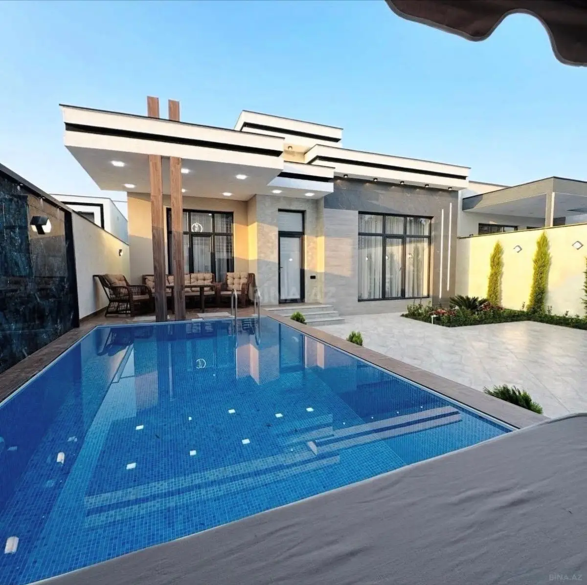 250 AZN - 4 otaqlı mənzil Kirayə (günlük), Mərdəkan, Xəzər, Bakı