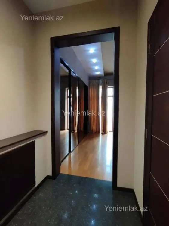 2 000 AZN - 3 otaqlı mənzil Kirayə (günlük), Səbail, Bakı