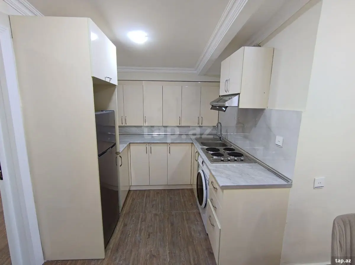 900 AZN - 4 otaqlı mənzil Kirayə (aylıq), Bakı