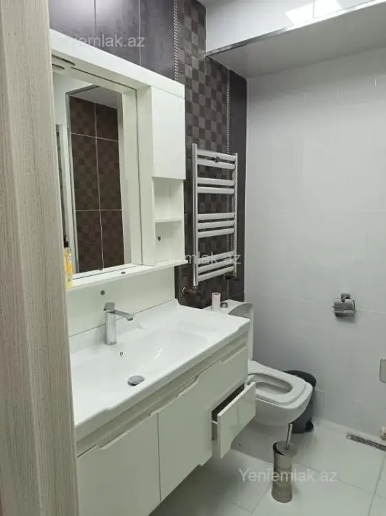 1 000 AZN - 3 otaqlı mənzil Kirayə (aylıq), İçəri şəhər, Səbail, Bakı