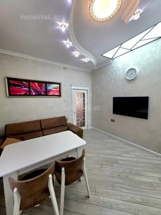 435 000 AZN - 10 otaqlı mənzil Satılır, Novxanı, Abşeron