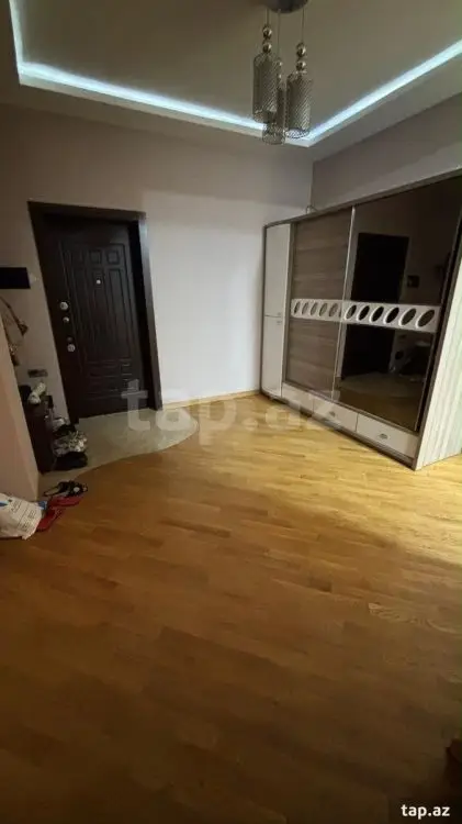 200 AZN - 3 otaqlı mənzil Kirayə (aylıq), Bakı