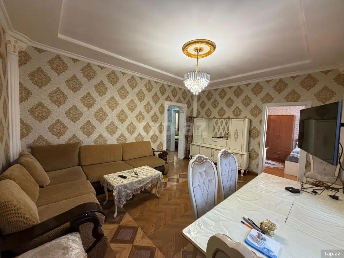 700 AZN - 3 otaqlı mənzil Kirayə (aylıq), Bakı