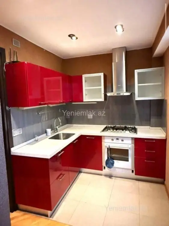 750 AZN - 3 otaqlı mənzil Kirayə (aylıq), Nizami, Bakı