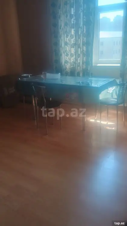 700 AZN - 3 otaqlı mənzil Kirayə (aylıq), Bakı