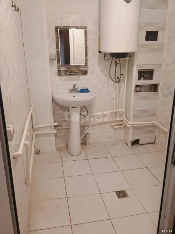 700 AZN - 3 otaqlı mənzil Kirayə (aylıq), Bakı