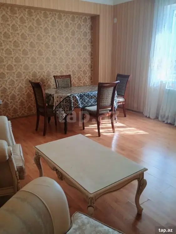 700 AZN - 3 otaqlı mənzil Kirayə (aylıq), Bakı