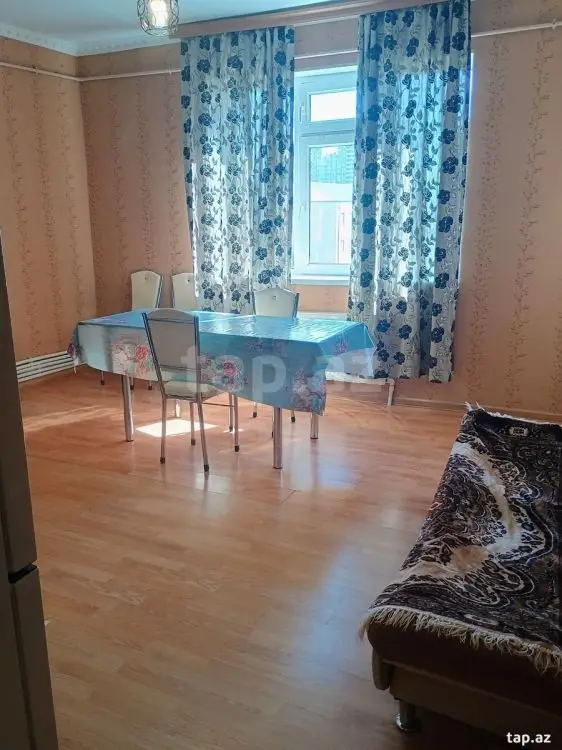 700 AZN - 3 otaqlı mənzil Kirayə (aylıq), Bakı