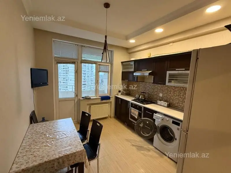 900 AZN - 3 otaqlı mənzil Kirayə (aylıq), Yasamal qəs., Yasamal, Bakı