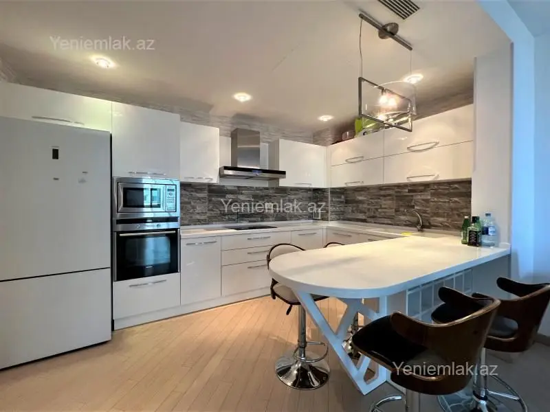 3 500 AZN - 3 otaqlı mənzil Kirayə (aylıq), Səbail, Bakı