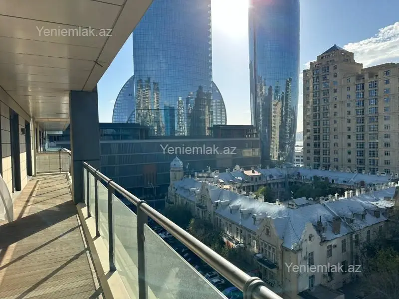 5 000 AZN - 3 otaqlı mənzil Kirayə (aylıq), Səbail, Bakı