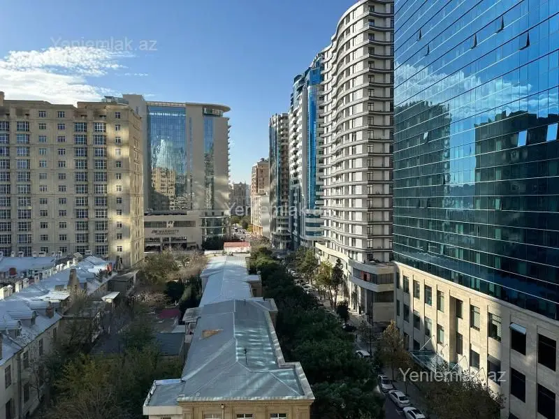 5 000 AZN - 3 otaqlı mənzil Kirayə (aylıq), Səbail, Bakı