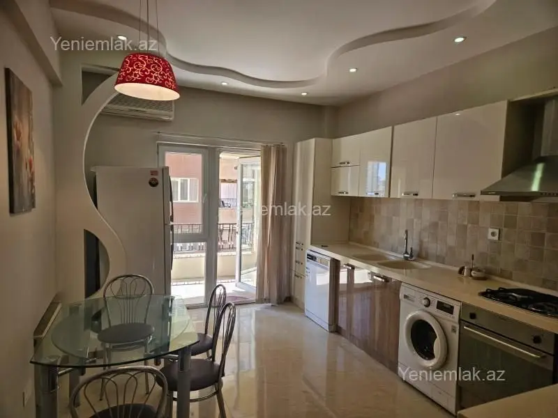 1 300 AZN - 3 otaqlı mənzil Kirayə (aylıq), Nizami, Bakı