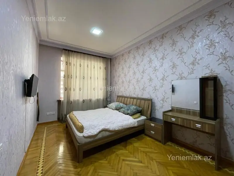 1 300 AZN - 4 otaqlı mənzil Kirayə (aylıq), Səbail, Bakı