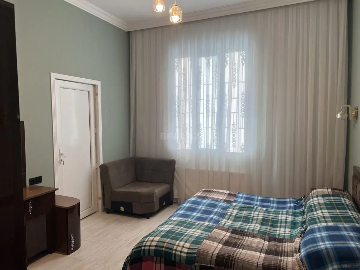 280 000 AZN - 8 otaqlı mənzil Satılır, Gəncə